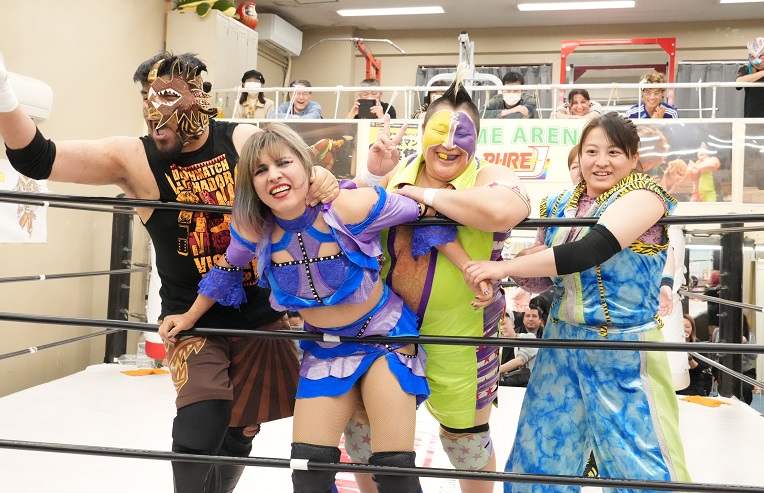 JP_magazine's tweet photo. 【結果】ＰＵＲＥ－Ｊ４・12道場
ＡＫＡＲＩのデビュー７周年記念試合にビオレント･ジャックが初参戦！「お客さんはみんな日本語、俺たちはスペイン語。でもリングの上はみんな同じ！　ＡＫＡＲＩちゃん、もっともっと頑張りましょう！」
　https://t.co/MOsotoVfNp https://t.co/eGPYOxWC9O