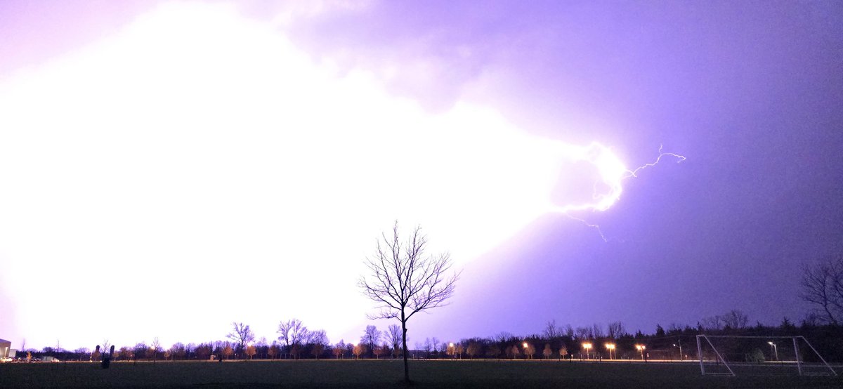 BethTrio's tweet photo. Well that storm was electric ⚡️⚡️ @WE_SEE_ https://t.co/kRDRLWpSwi