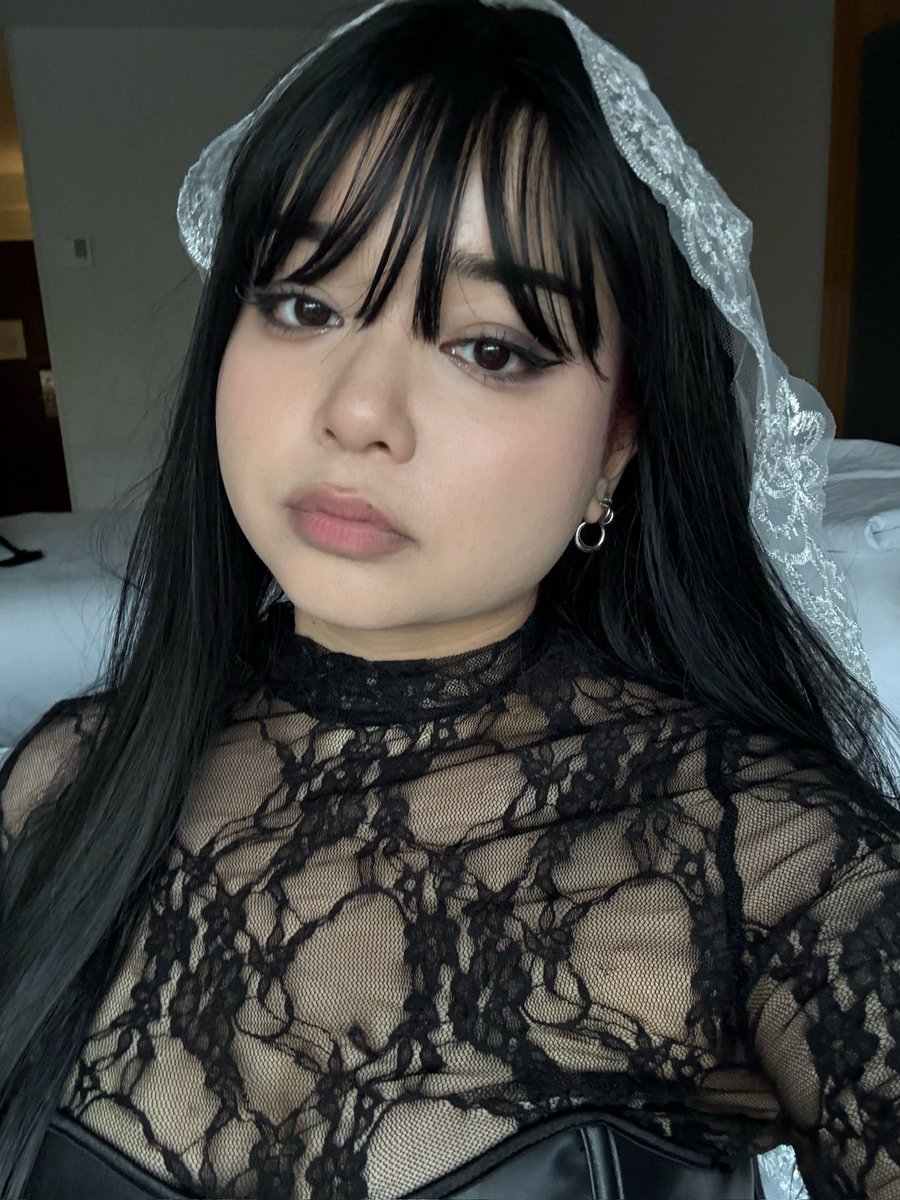 chamberofcari's tweet photo. megacon selfies that i never posted on here 🙇‍♀️ https://t.co/rnNzrfD1KL