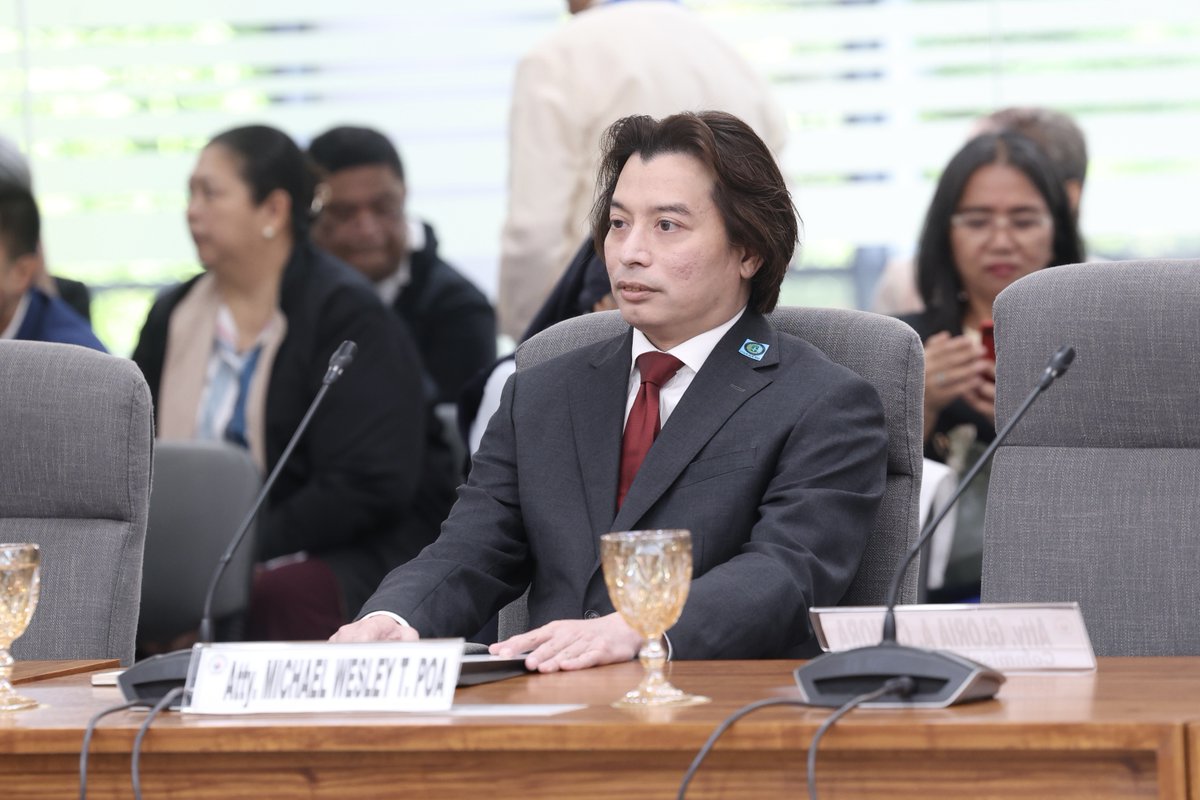 inquirerdotnet's tweet image. LOOK: Vice President Sara Duterte's seat remains vacant even after the House committee on justice resumes its impeachment hearings on Tuesday, April 14. 

Lawyer Michael Poa, spokesperson of Duterte's legal team, said in an ambush interview that the Vice President would not