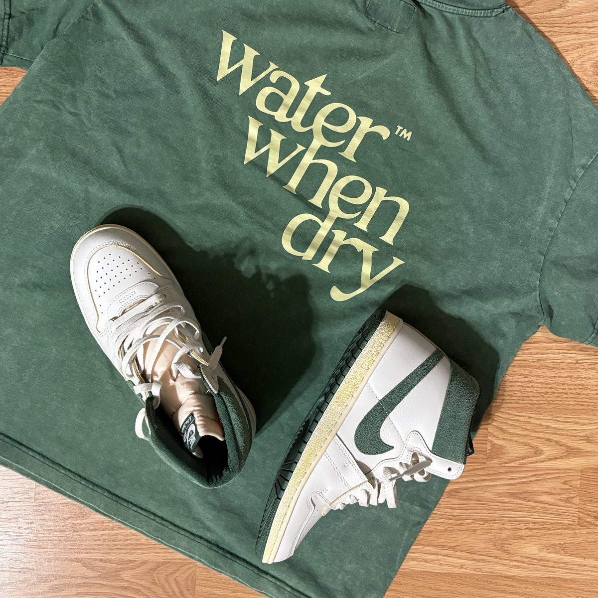 JaredWellman's tweet image. Busy day! Representing @waterwhendry_ 🌱 with the fit for today. I love this unique Air Ship colorway from A Ma Maniere, just not much else like it in their usual color palette 

@maniere_usa x Nike/Jordan Air Ship PE SP - “Green Stone”

#KOTD #YourSneakersAreDope #WearYourShoes