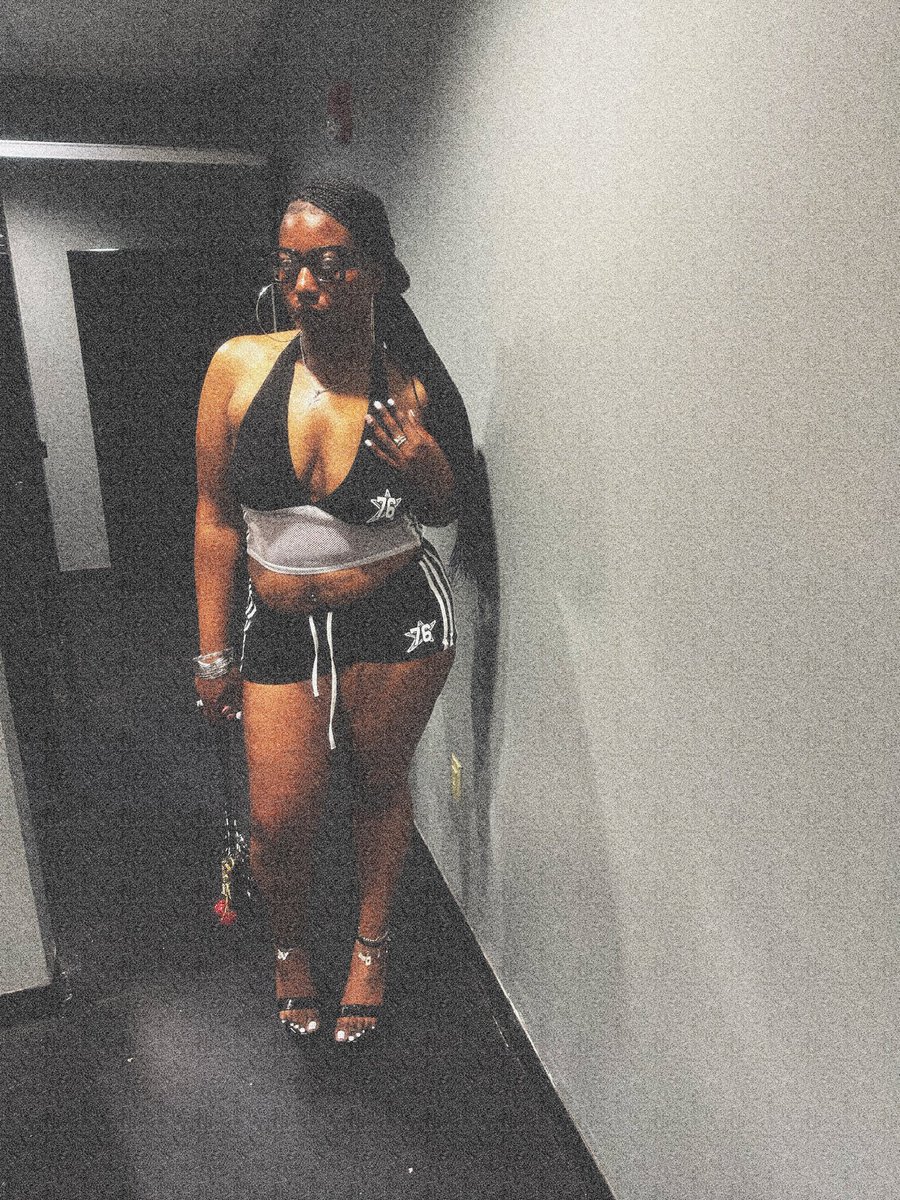FantasyKcBby's tweet photo. w/e she do they bite . 🌶️Mrs.Trendsetter https://t.co/Fv7MdT9o3H