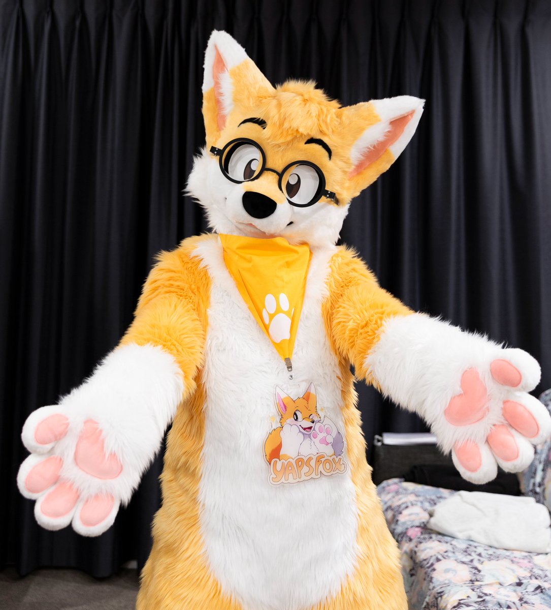 Travelling to <a href="/FurDUcon/">FurDU</a> #Furdu2026 tomorrow with my <a href="/ShujjaWuff/">ShujjaFolf</a> 🦊👓 🐺🐾 

I may be waiving a GummyShark Flag... **Still need to look for a flag pole =///= 💦 

If you are visiting, see you all in a few days 🚙🦘 🐾 

📸: <a href="/ShujjaWuff/">ShujjaFolf</a> 
🪡🧵: <a href="/kukuGummyShark/">kuku</a>