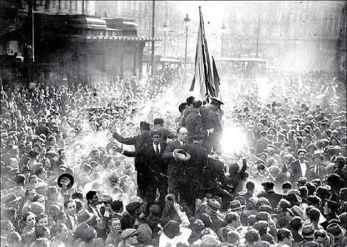 'Quina glòria la d’aquell 14 d’abril!'
"Incerta glòria" 
Joan Sales