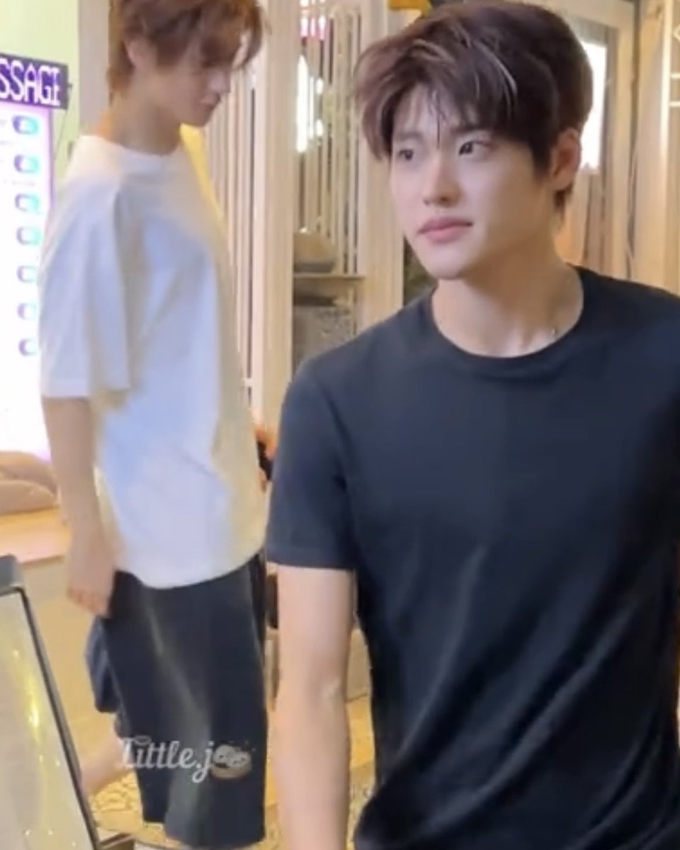 아니 존나 남자야.............