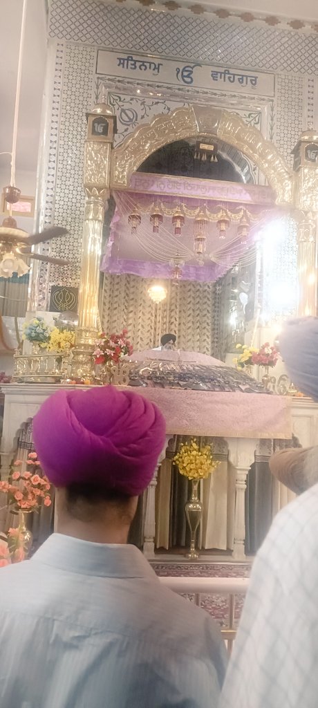 ਜੇ ਗੌਰ ਨਾਲ ਵੇਖੋ ਤਾਂ ਤੁਸੀਂ ਪਰਮਾਤਮਾ ਨੂੰ
ਪਾਉਣਾ ਹੀ ਨਹੀਂ ਚਾਹੁੰਦੇ.... 
ਬਲਕਿ ਤੁਸੀਂ ਬਸ ਪਰਮਾਤਮਾ ਤੋਂ ਸੰਸਾਰ ਦੀਆਂ
ਸੁੱਖ ਸਹੂਲਤਾਂ ਪਾਉਣਾ ਚਾਹੁੰਦੇ ਹੋ।