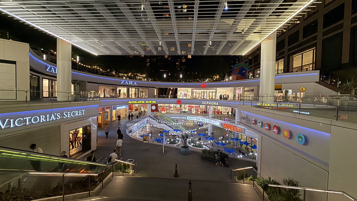 hawaii_isla808's tweet image. Target on 735 South Figueroa St. in downtown Los Angeles 📸❤️🍹 #losangeles #dtla #target #targetdtla