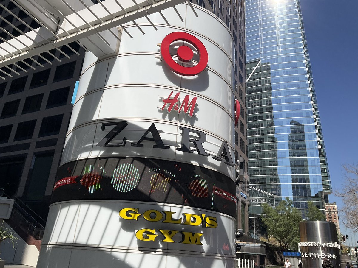 hawaii_isla808's tweet image. Target on 735 South Figueroa St. in downtown Los Angeles 📸❤️🍹 #losangeles #dtla #target #targetdtla