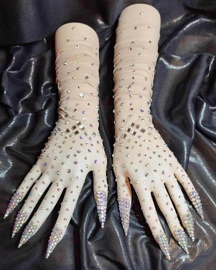 aramnotagoat's tweet image. guess which season i started watching drag race