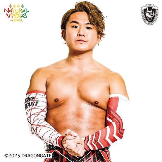dragongate_pro's tweet image. 【#DRAGONGATEmobile 情報】
本日はU-T選手のデビュー記念日です。
2013年4月14日@メキシコ
皆様からのお祝いをプレミアムメッセージにてお待ちしております。
選手より返信メッセージが届きます。
sp.dg-pro.jp→プレミアムメッセージ
#DRAGONGATE 
#ProWrestling
#NATURALVIBES #U_T