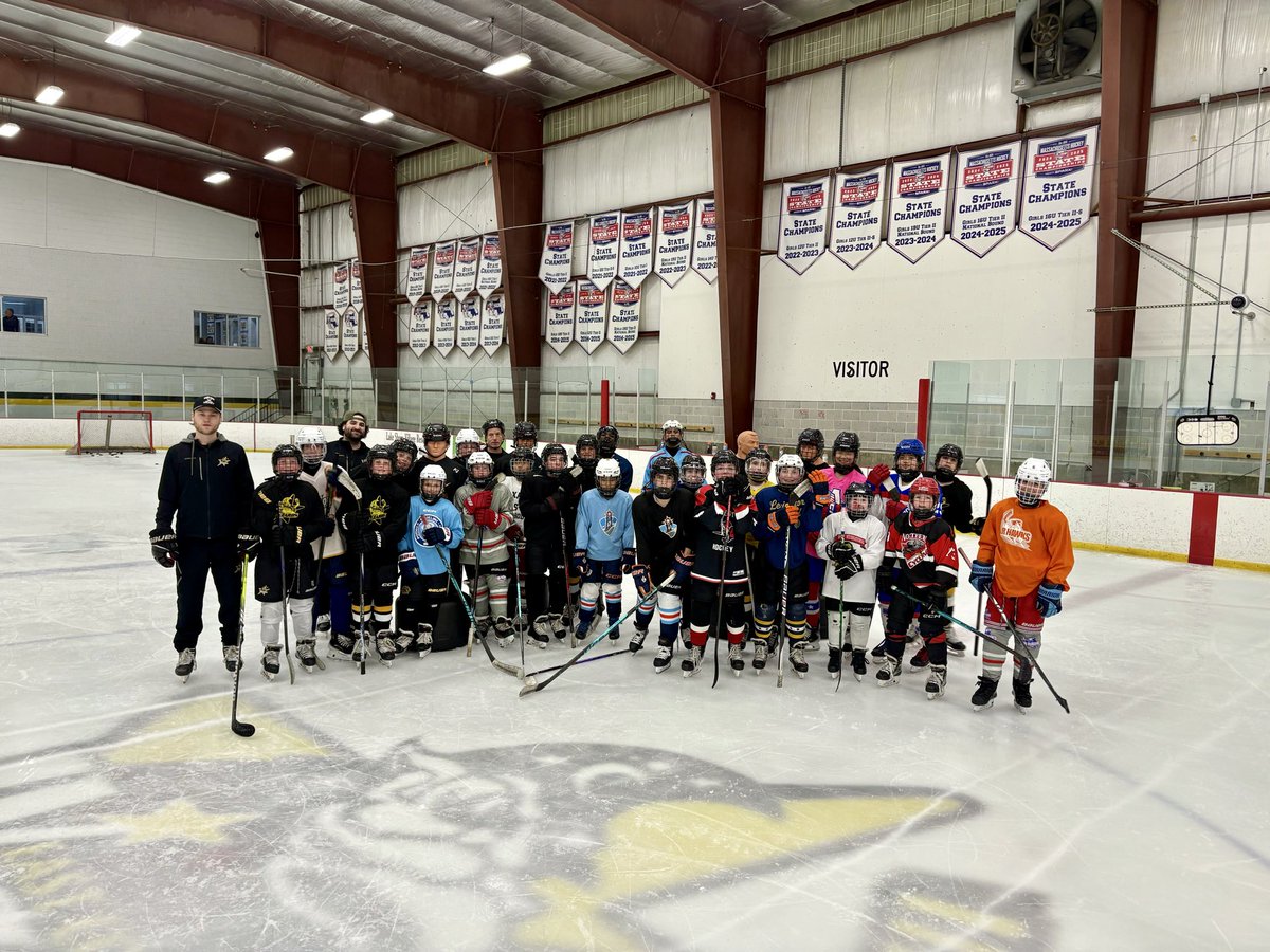 4Check_'s tweet image. Such a fun group of kids &amp;amp; coaches @edgesportscenter ! Thanks for having us out!

#4CheckHockey #contact #concussion #prevention