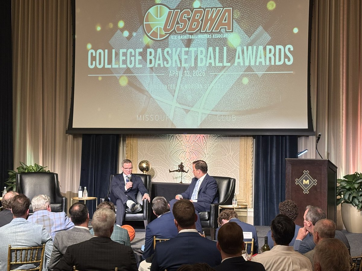 MattNorlander's tweet photo. A lot of men’s coaches did a great job this season. But only one won a nat’l championship. Proud to say only the @USBWA awarded a COY award to @CoachDustyMay. So very deserving. A big-time move for him to take the time amid portal chaos to be here tonight in St. Louis. 👏👏👏 https://t.co/UMEJOBeZZr
