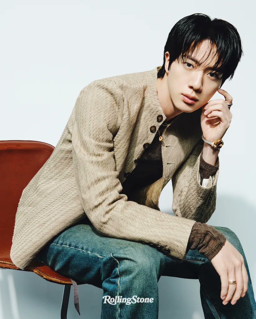 WORLDMUSICAWARD's tweet image. #Jin on the #SuperBowl to Rolling Stone: "I saw the Super Bowl stage, and it was such a cool performance. We're a group with a lot of performance elements, so if we were to do it, I'd wonder, "What kind of stage could we pull off there?" 👏🕺🏻🏈🏟️🔥👑💜

x.com/jjjin__1204/st…