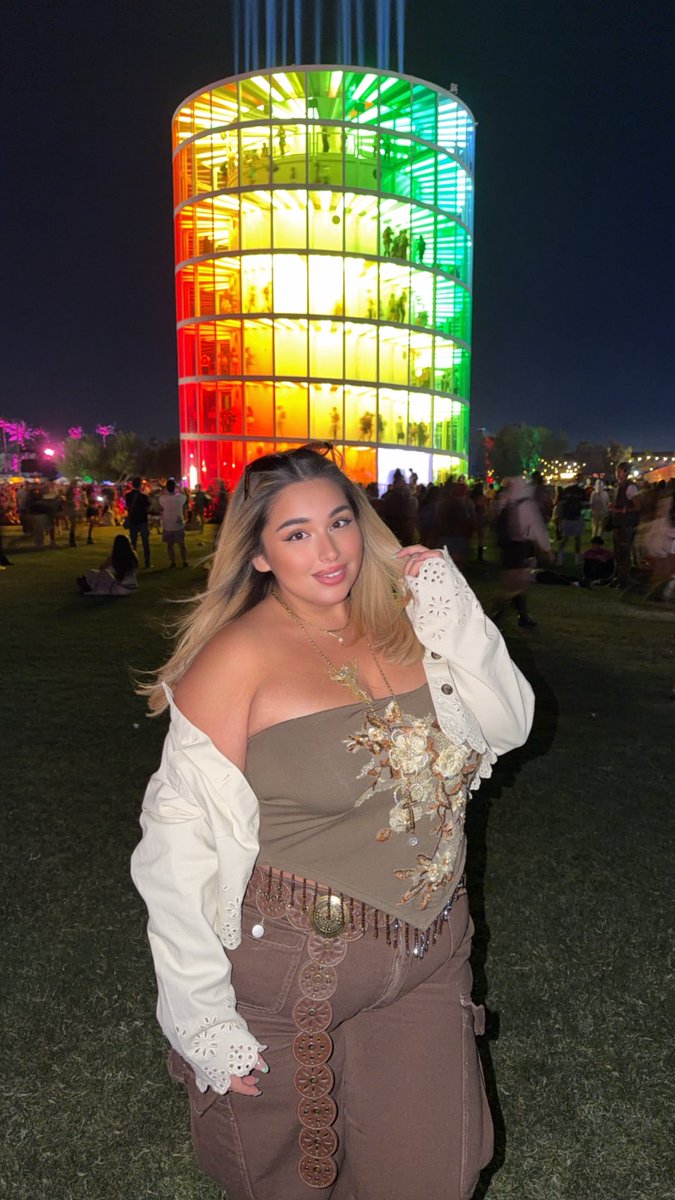 11espi_'s tweet image. ESPI TAKES ON COACHELLA DAY 1 🌵