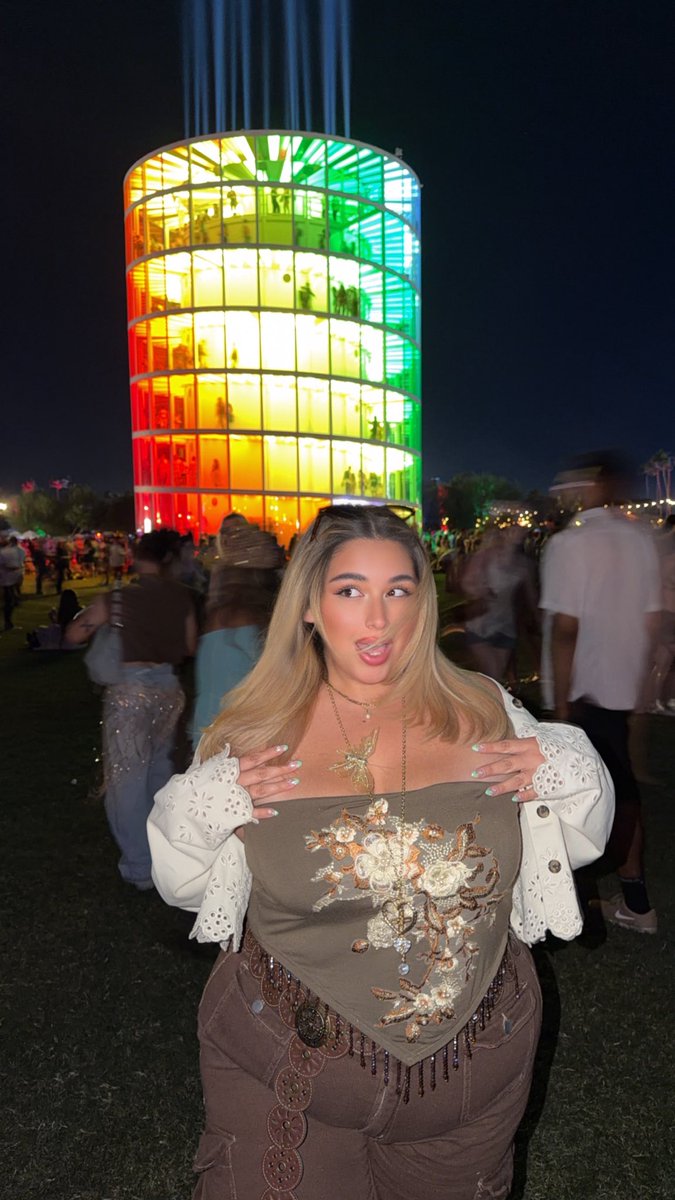 11espi_'s tweet image. ESPI TAKES ON COACHELLA DAY 1 🌵