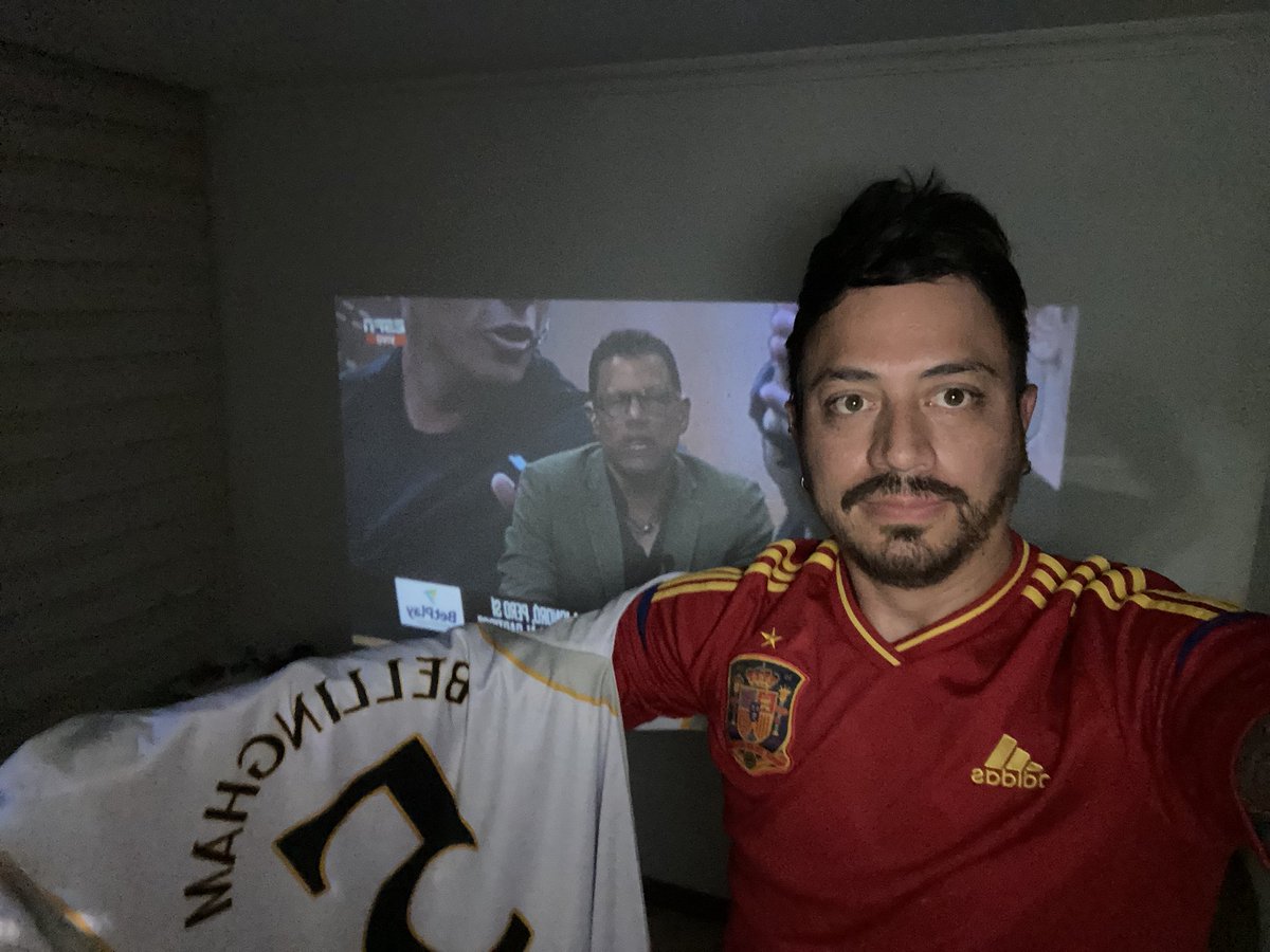 fmartinezrincon's tweet photo. El programa de hoy esta digno de verlo como en el cine, seguidor del futbol español y la Liga!! Quiero el kit camiseta y balón 👏👏 @ESPNColombia #espanf90colombia https://t.co/xQ0ZQJw9bc