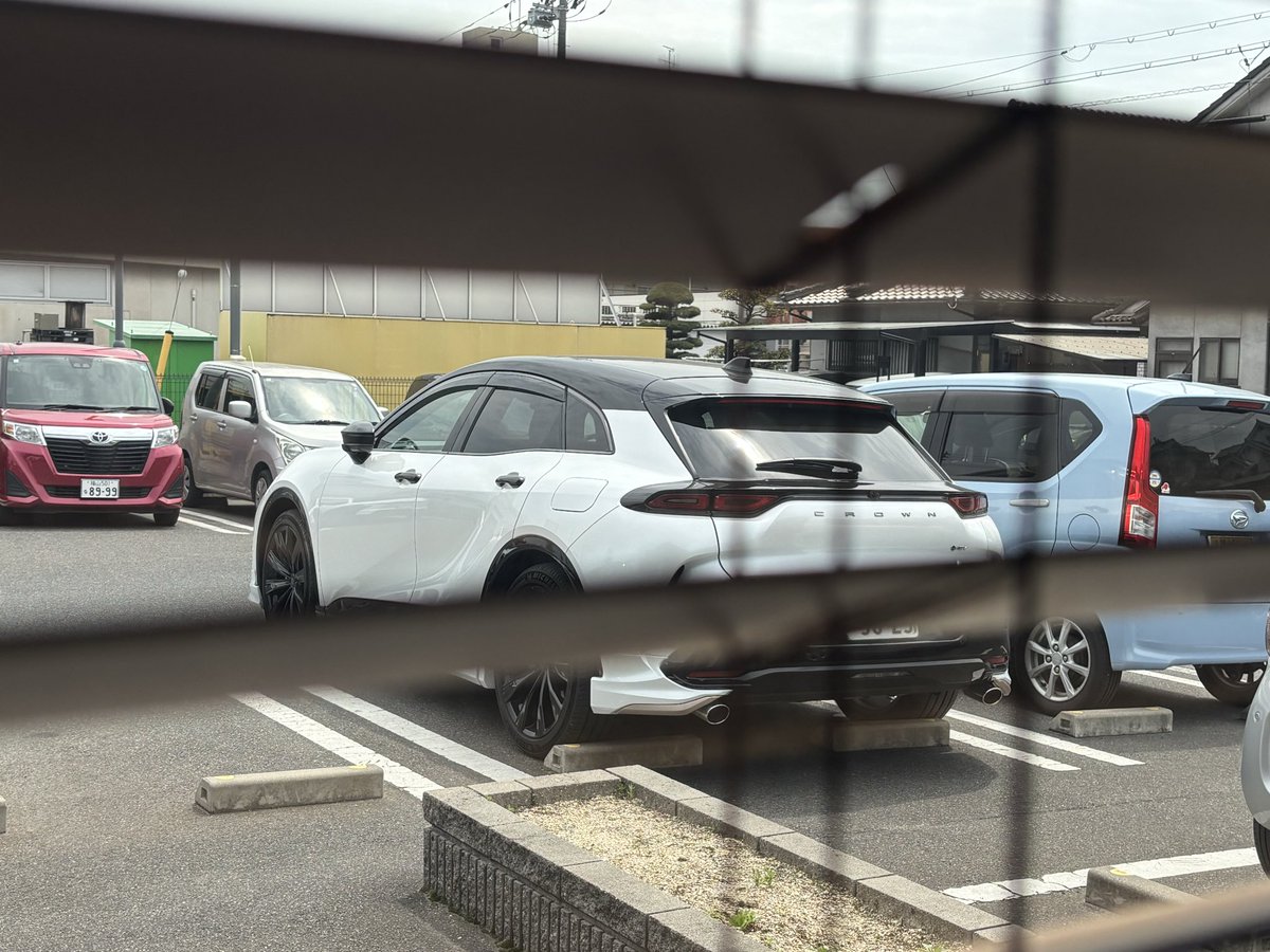 ブラインド越しの愛車😁