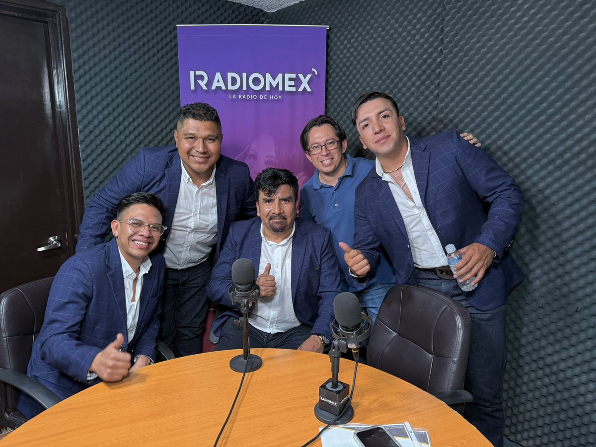 radiomex's tweet photo. Hoy tuvimos el gusto de recibir en cabina a #BandaPrimos 🤠🎶, quienes nos compartieron parte de su trayectoria musical y todos los detalles de su nuevo sencillo.
¡Gracias por la visita y mucho éxito en lo que viene! 🔥🎤 https://t.co/lVdmMdt6ZU