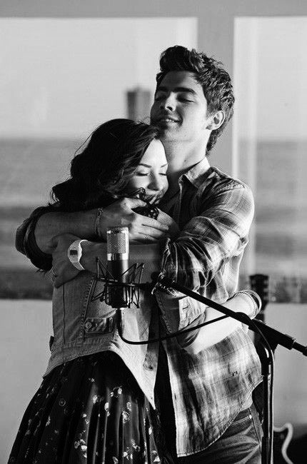 jo lvs jenn. 𓆤𑁍 tweet media