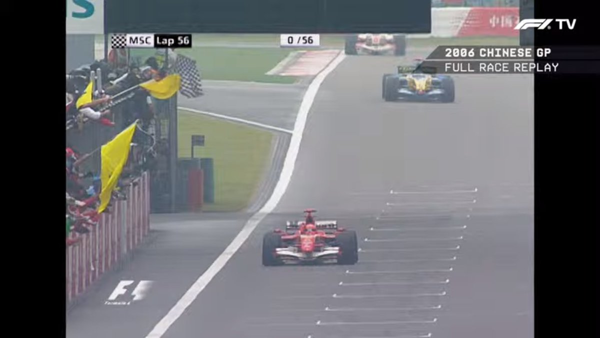 LambeResing's tweet image. Inilah moment kemenangan terakhir Michael Schumacher dalam karirnya di Formula 1, pada #ChineseGP 2006.

Kala itu Schumi masih dalam perebutan melawan Fernando Alonso, dimana poin keduanya imbang setelah hasil di Shanghai.

Namun sayang, race selanjutnya di #JapaneseGP jadi akhir