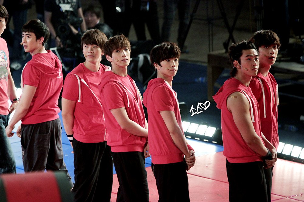 BLUEBean_90430's tweet image. 이피엠 좋아한지 1000일,,✨️
나 단체사진 찾다가 울 뻔 했쨔녀🥲 도쿄돔 전에 여섯명 모인 거 꼭 보여줭...
앞으로도 사이좋게 지내장🍀
#2pm #forever