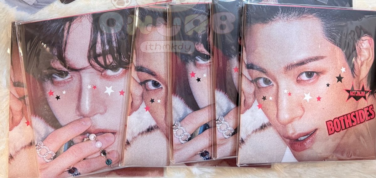 ☆ พร้อมส่ง NCT JNJM BOTH SIDES

☆ Poster ver. ไม่แกะ
☆ ปกเจโน่+แจมิน 250/set

☆ ราคารวมส่งคับ(พท.ห่างไกล+20฿) 
☆ ใครสนใจ dm ได้เลยคับ

#ตลาดนัดnct #ตลาดนัดnctdream ตามหา เจโน่ แจมิน ยูนิตโน่มิน