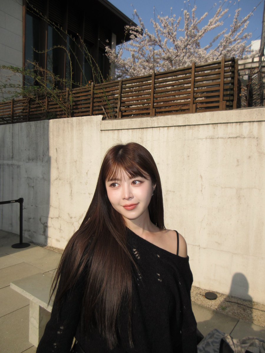 ボセル <a href="/BocelleS/">【公式】 ボセルクリニック</a> でウルセラとスキンボトックスして2ヶ月💉✨
もたついてた輪郭がシュッとして
皮膚がピタッとくっついてる感じが最高すぎて大満足🫶

メニューは1dayVラインパッケージのリフティング基本セットを受けたよ💉

←術後1ヶ月
→術後2ヶ月