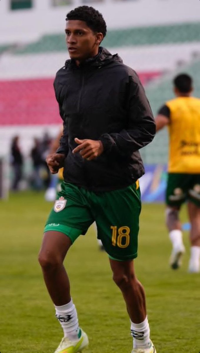 Yo quiero hacer una pregunta que le aporta este señor al equipo? Pasan los técnicos y lo sacan de lasa no convocatorias para ser titular, ose hasta cuando hermano?