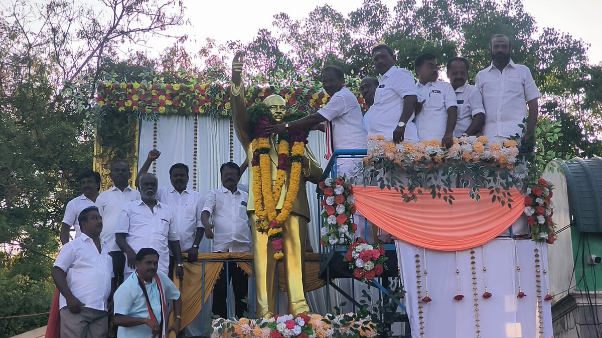 Arunmozhi_thev's tweet photo. இந்திய அரசியலமைப்புச் சாசனத்தின் தந்தை புரட்சியாளர் அண்ணல் #அம்பேத்கர் அவர்களின் 136 வது பிறந்தநாளில் அவரின் புகழை போற்றி வணங்குகிறேன்...

#AmbedkarJayanti2026 https://t.co/HtwQxLzbZz