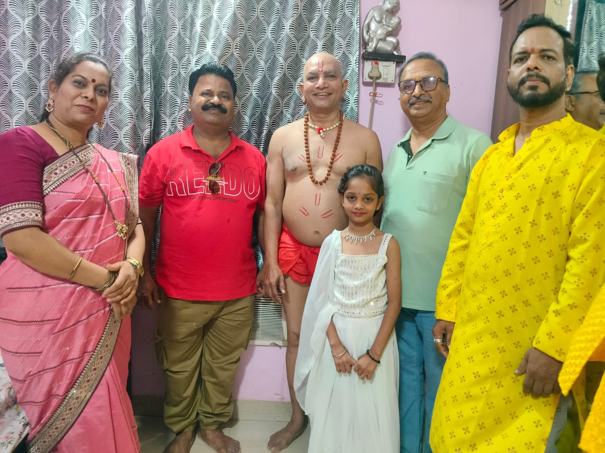 स्वामी समर्थांच्या भूमिकेत सुनिल जगताप..... "साक्षात स्वामी समर्थ " ही नवी मालिका आता स्वामी भक्तांच्या, प्रेक्षकांच्या भेटीला येणार असून नुकताच भव्य शुभारंभाने या मालिकेच्या चित्रीकरणालाही सुरुवात झाली. याप्रसंगी विविध क्षेत्रातील मान्यवर, कलाकार आदी मंडळी मोठ्या संख्येने