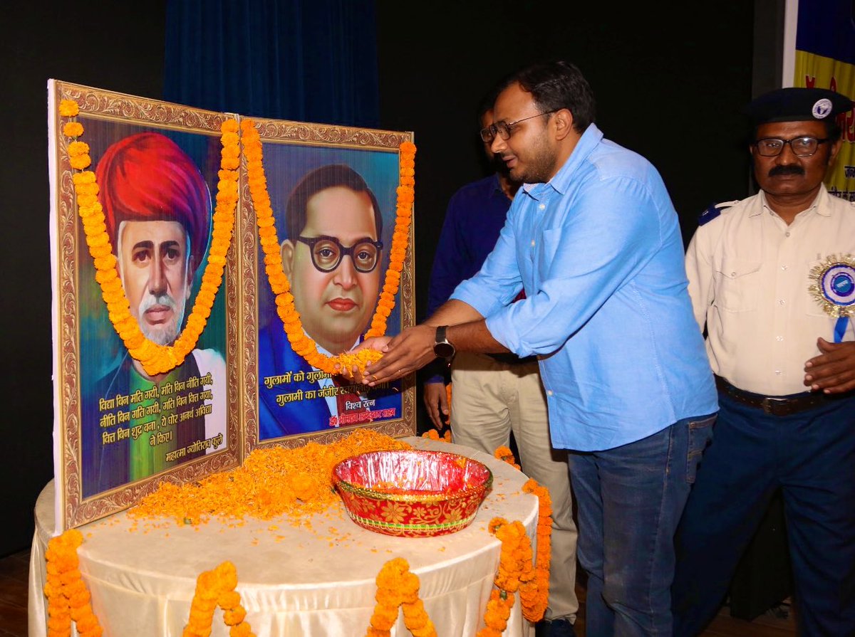 आईडिया ऑफ़ इंडिया के शिल्पकार, समानता व न्याय के पैरोकार, मानवता के हिमायती, इंसाफ़ और इंसानियत के सूत्रधार बाबा साहब डॉ. भीमराव आंबेडकर जयंती की सभी को बधाई.  

#जय_भीम 
#Ambedkar 
#AmbedkarJayanti