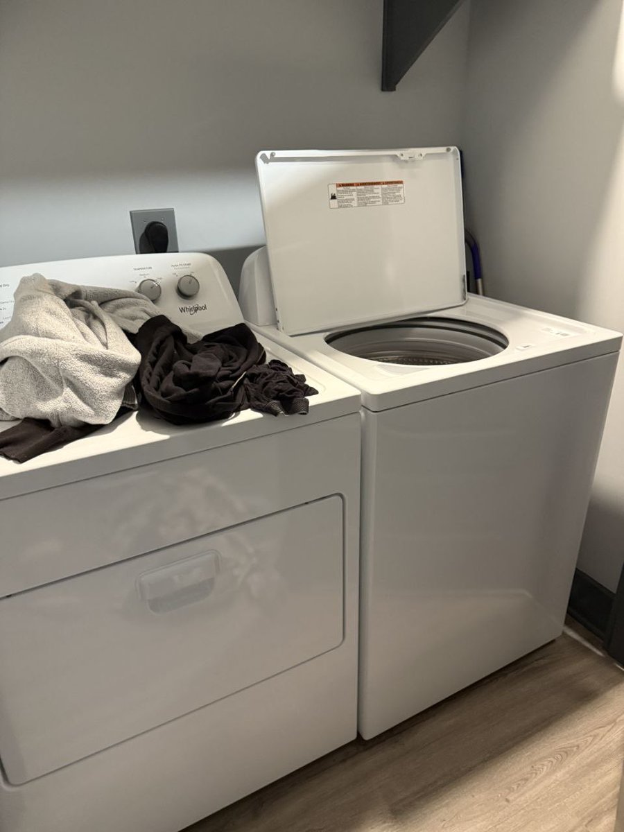 millie25bean's tweet photo. anyone else hate doing laundry too 😩 https://t.co/FzsNS79B4r