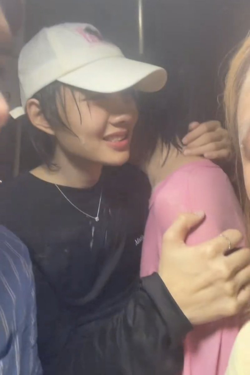 เอ็นดูพวกเคะนะ แรกๆ สนุกกันแบบไม่สลด หลังๆ กอดกันร้องไห้เพราะคิดถึงเมะ 5555 ปกติมีคนคอยตามคุม ตามดูแลตลอดอ่ะเนาะ 😹