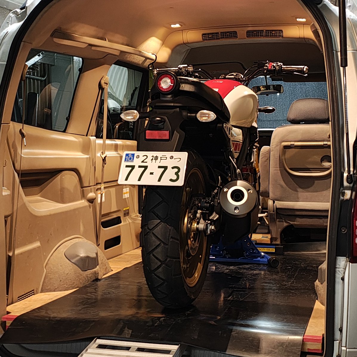 売却予定】 久々にバイクを積んだが… 改めてハイルーフは素晴らしい