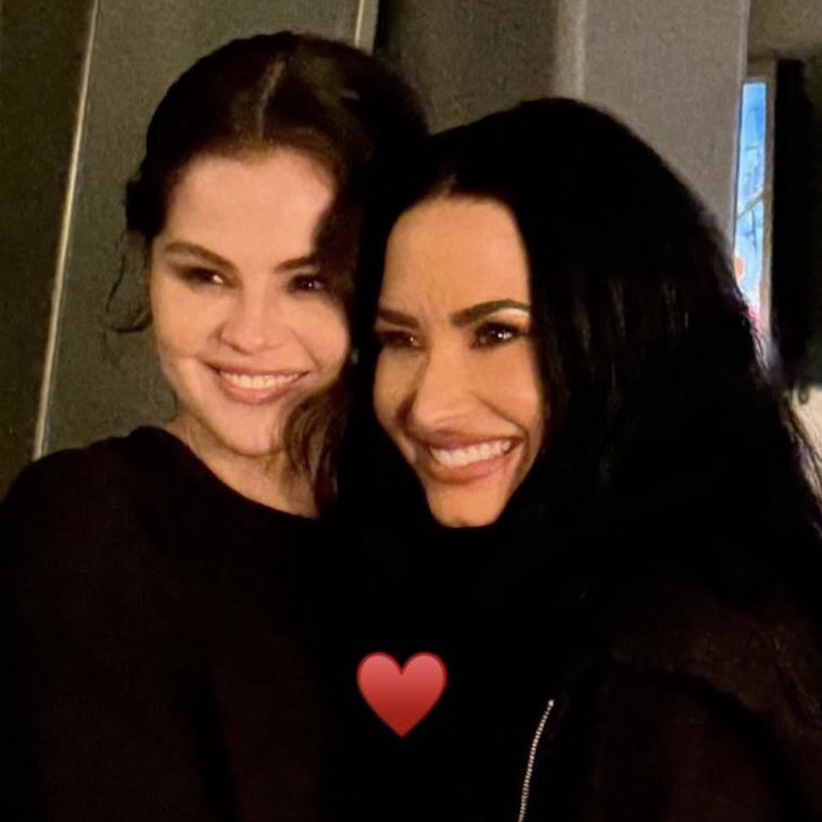 Pop Crave tweet media