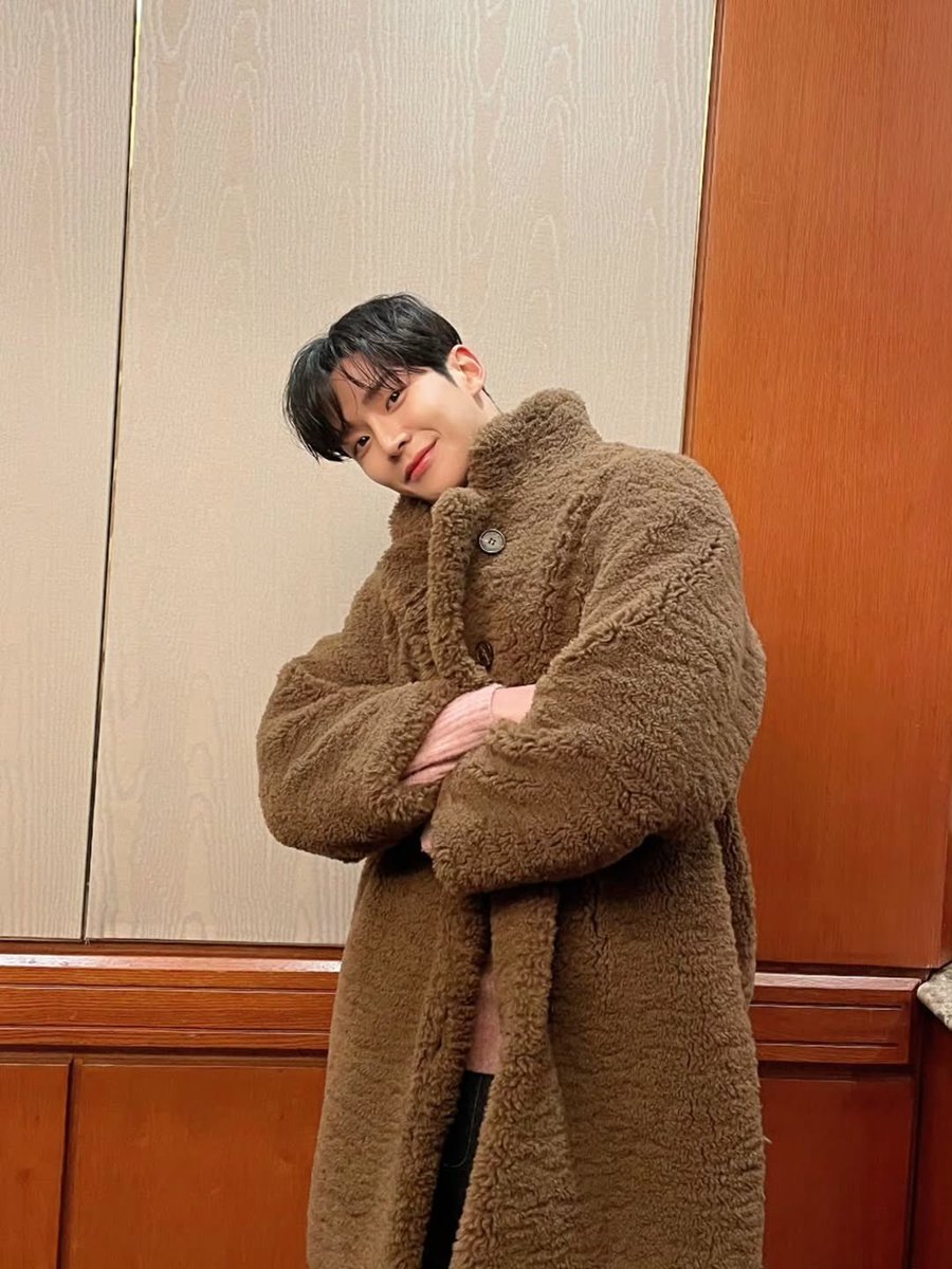 R̆̈^_^ tweet media