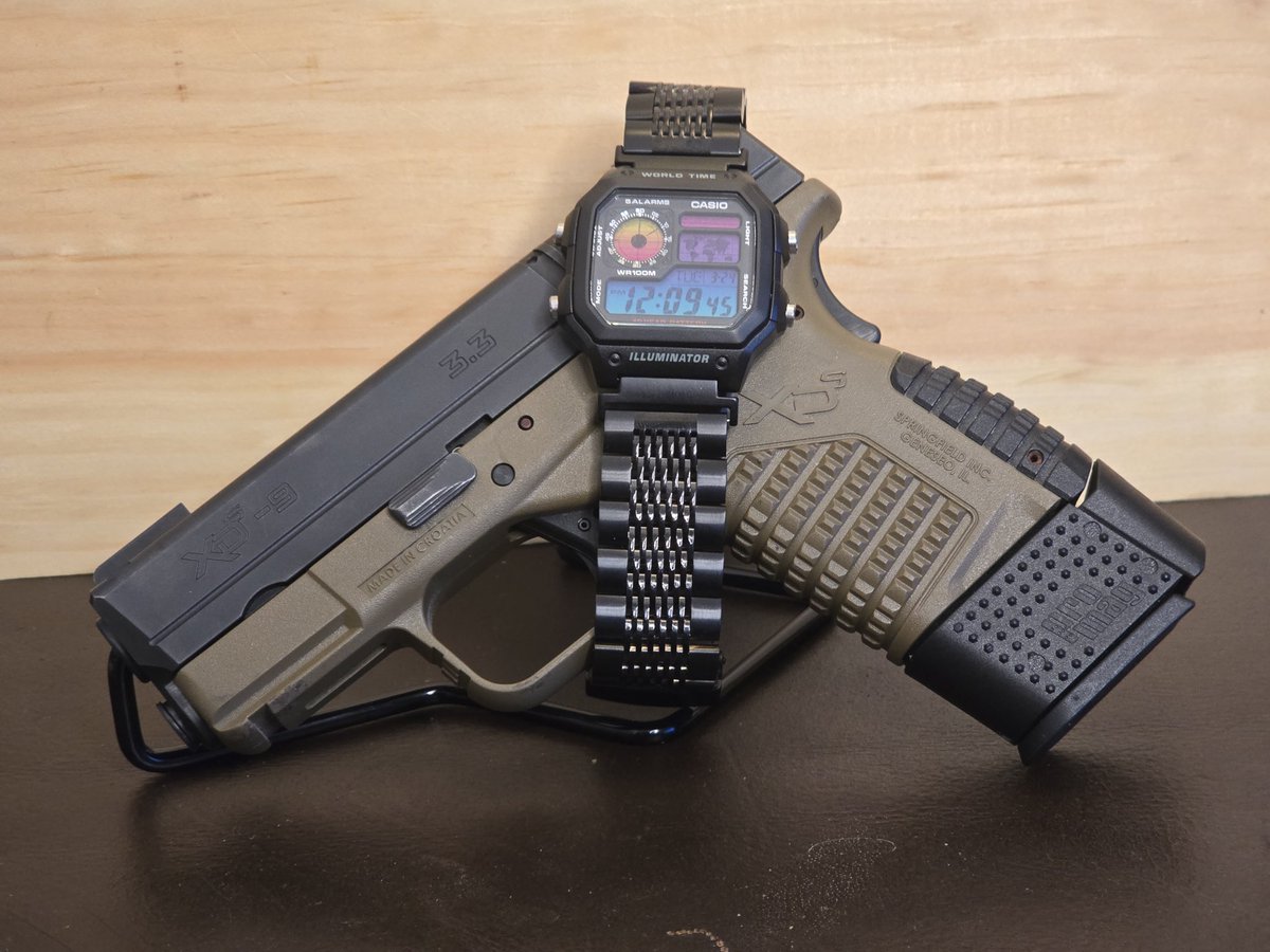 Valkyrie762's tweet image. Warmer weather. The Springfield XDs becomes my edc. Paired well with a modified Casio #springfield #casio #watch #sketchy #9mm #edc