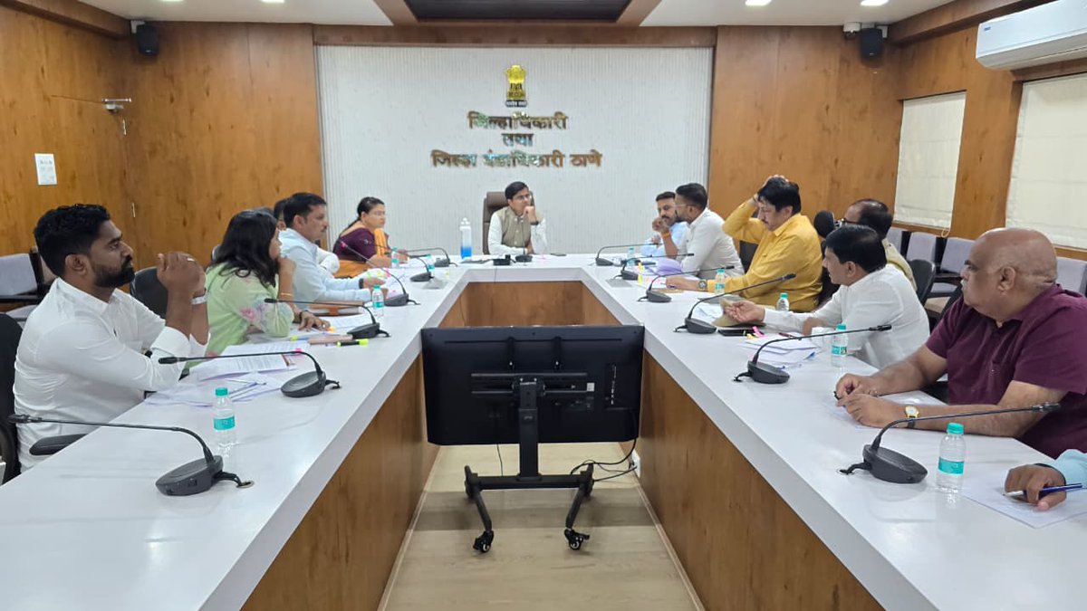 वृत्त क्र.181/2026                                                                                                         दिनांक :- 13 एप्रिल 2026

बदलापूरमध्ये छत्रपती शिवाजी महाराज चषक राज्यस्तरीय व्हॉलीबॉल स्पर्धेचे आयोजन

जिल्हाधिकारी डॉ.श्रीकृष्ण पांचाळ यांनी घेतला जय्यत