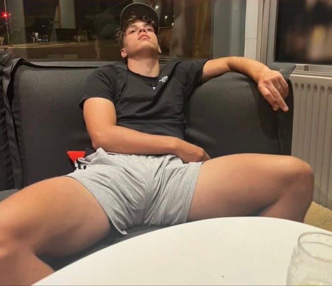 nocontextgayy's tweet image. you see this in front of you, wyd?