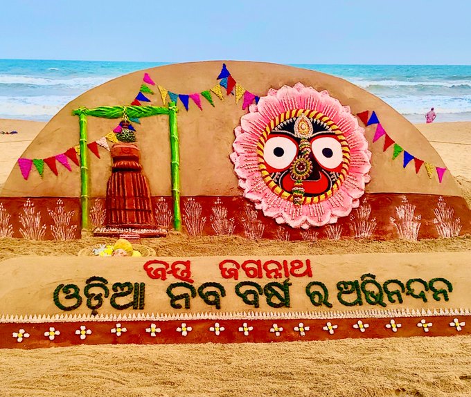 DDNewsGujarati's tweet image. 🔸પ્રખ્યાત રેતી કલાકાર સુદર્શન પટનાયકે પુરીના કિનારે પોતાની કલાકૃતિ દ્વારા દેશવાસીઓને મહાવિશ્વ સંક્રાંતિ અને ઓડિયા નવા વર્ષની શુભેચ્છાઓ પાઠવી

@sudarsansand #JaiJagannath #OdiaNewYear #Puri #SudarsanPattnaik #Oisha #NewYear2026