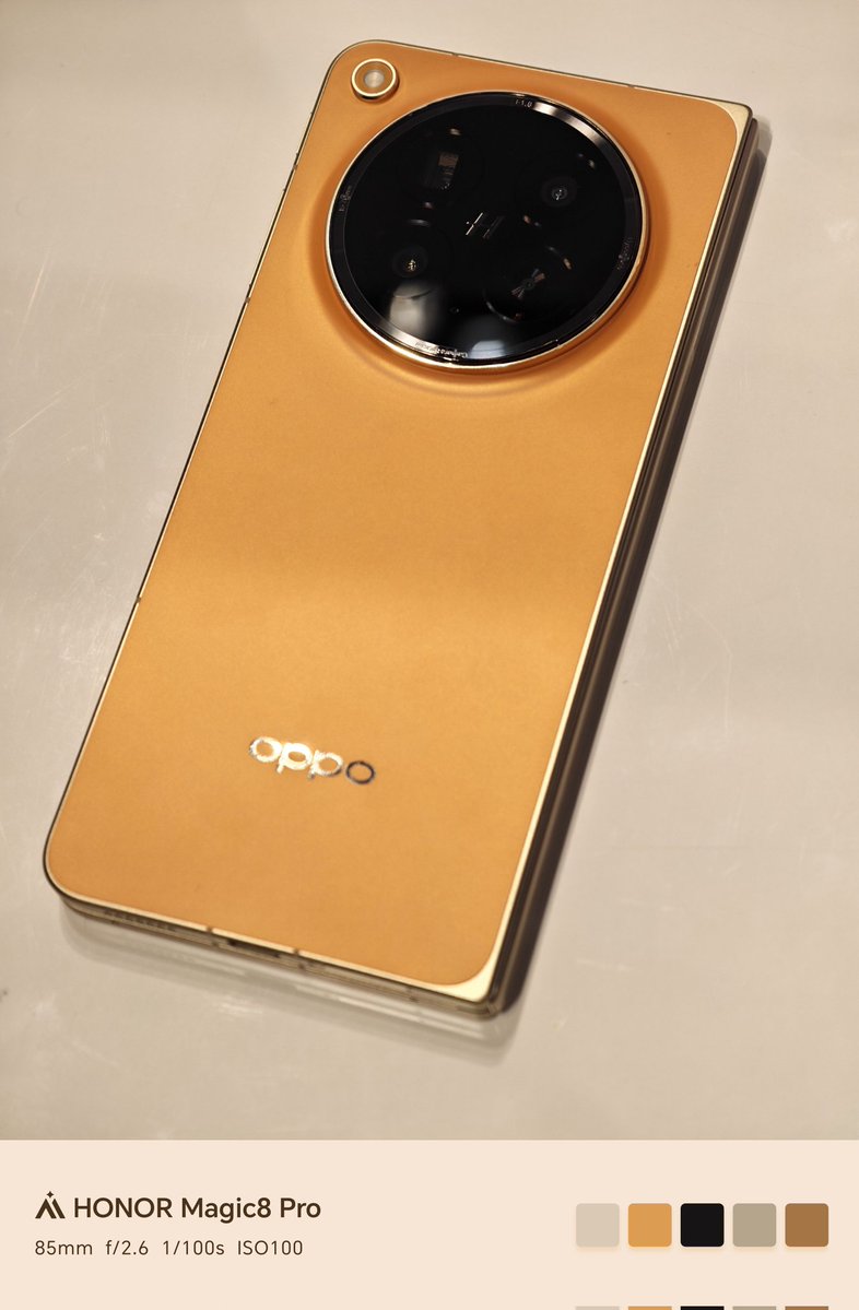 RMX5010's tweet image. OPPO Find N6 国内版

良い所
デザイン最高
サイドフレームの質感が最高
開きやすい(Z Fold7比)

ダメな所
折り目は目立たないけど宣伝してた割に普通にある(知ってた)
シャッター音は消音不可
電源2回押しでカメラ起動不可
マルチタスクはZ Fold7程は使いやすくない

32万は高い…買うけど