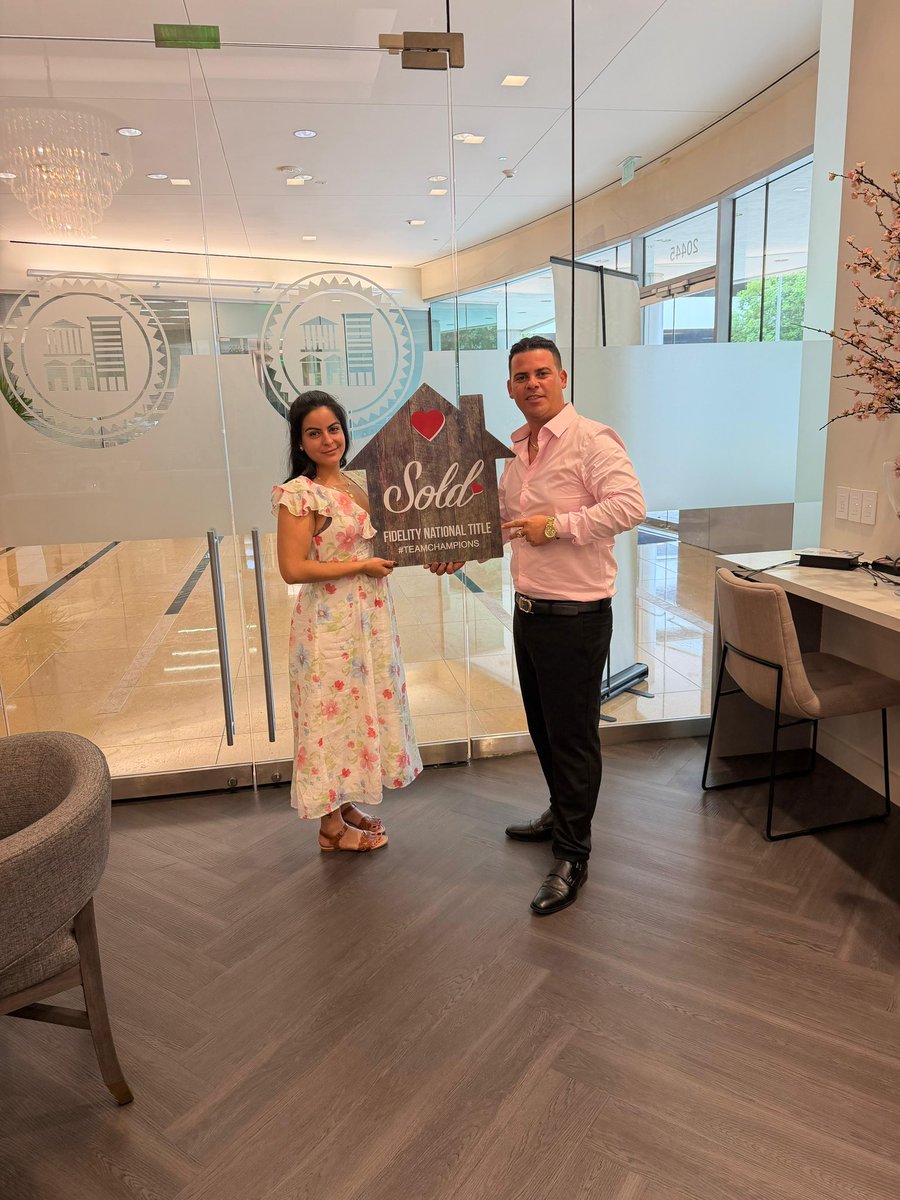 ZadehFinancial's tweet photo. Another happy couple officially homeowners! Thank you for trusting me through the process—enjoy every moment in your new home 🏡❤️

Otra feliz pareja oficialmente dueña de su hogar! 🏡
Gracias por confiar en mí durante todo el proceso—disfruten cada momento en su nuevo hogar ❤️ https://t.co/b3VloHtDGB