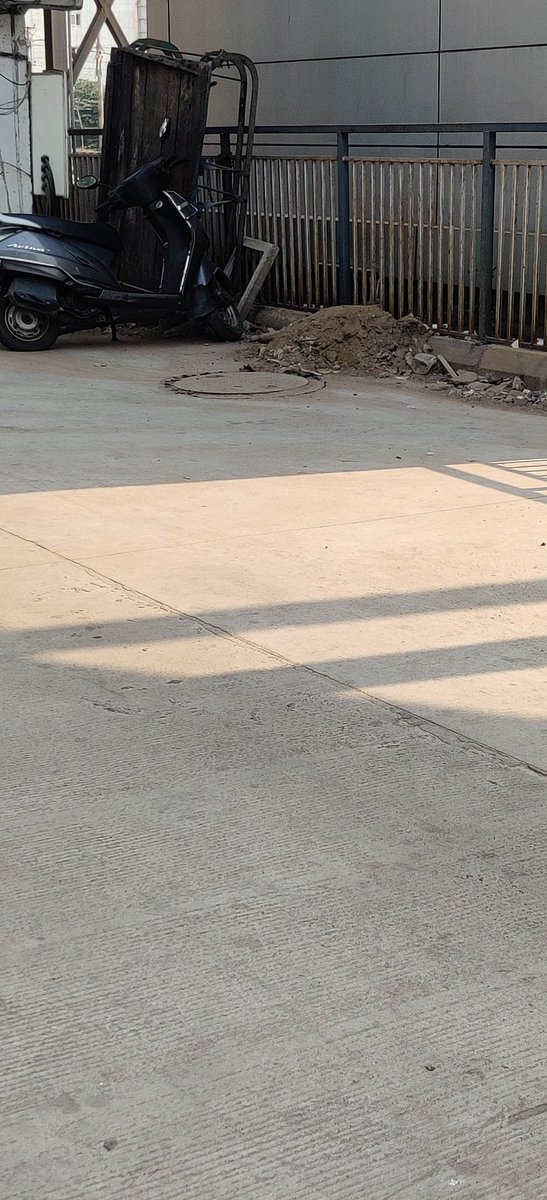 CyberpunkLoki's tweet photo. @GHMCOnline location shapur nagar x road landmark focus diagnostic centre please remove the debris. Thanks https://t.co/XgbgtjCQJO