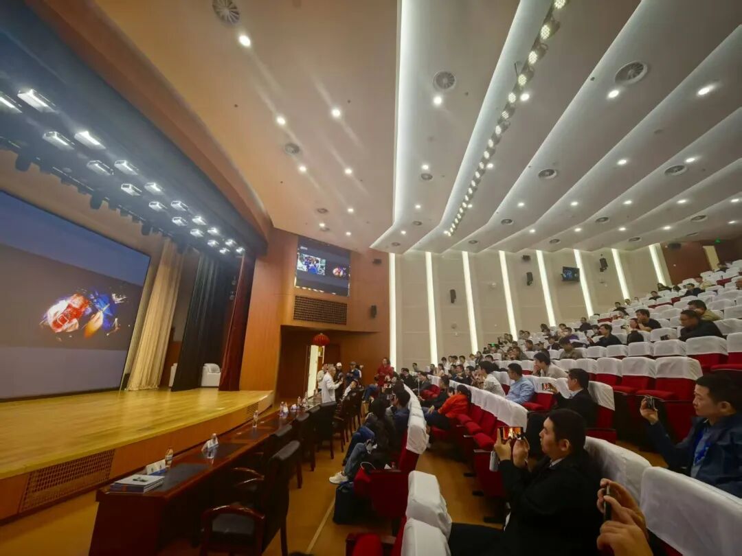 DailyBeijing's tweet image. 国产“北脑一号”脑机接口首度直播手术在丰台成功完成
A brain-computer interface surgery live in #Beijing! On Apr. 13, the "Beinao No.1" implantable brain-computer interface surgery was successfully completed at Beijing Tiantan Hospital in Fengtai District and was live-streamed for