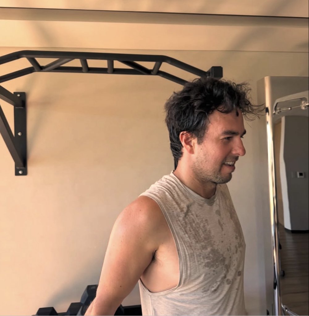 Alejen las tijeras, por favor