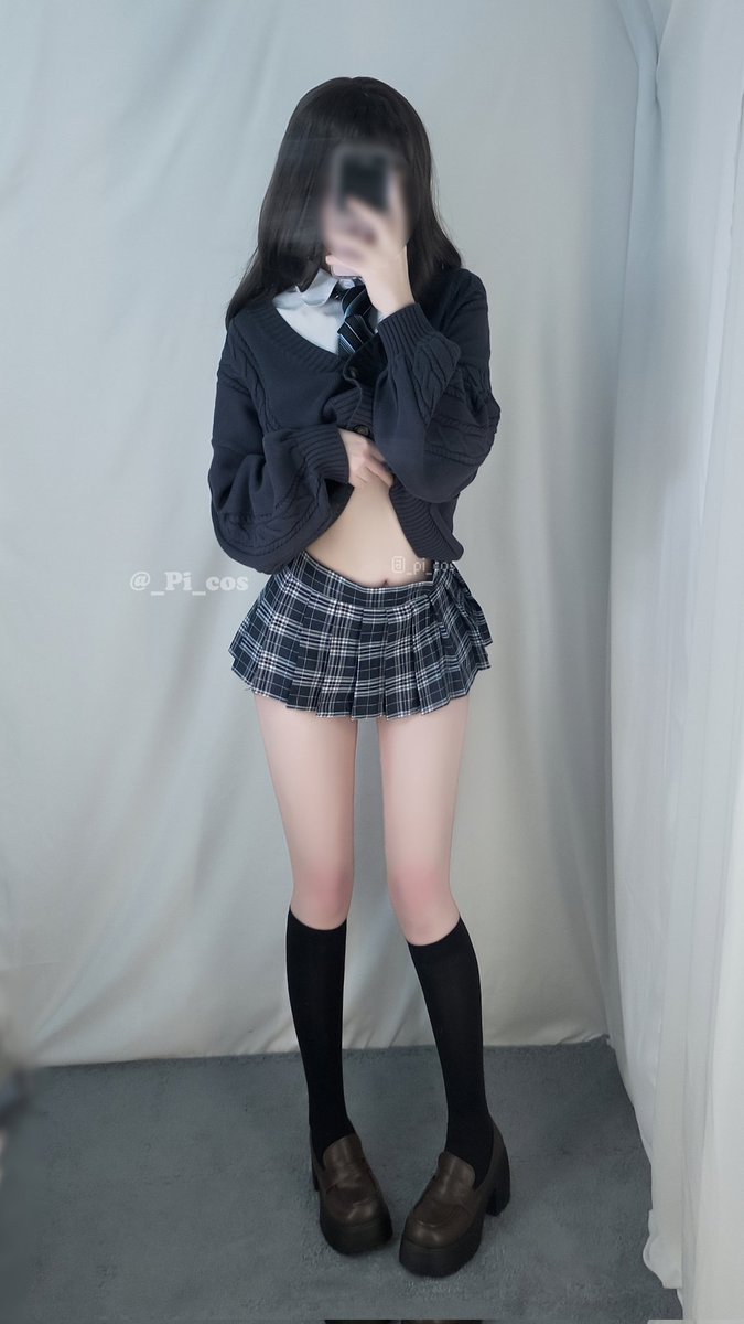 PIのJK制服コスプレ（チェック柄ミニスカート）
