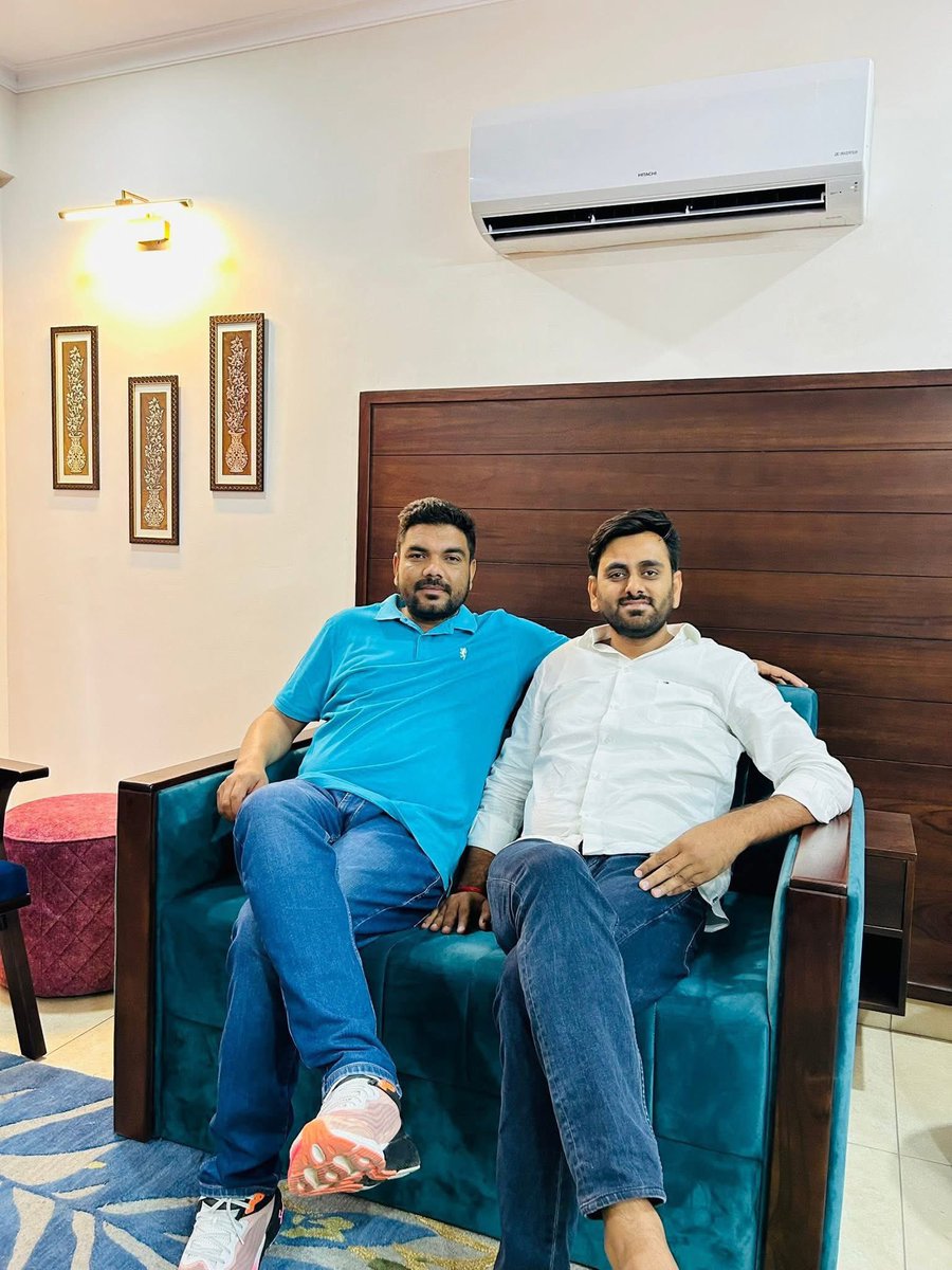 मेरे अजीज प्रेमी प्रिय मित्र सुख दुख के साथी लाड़ले छोटे भाई दौसा जिले से युवा कांग्रेस के जिला अध्यक्ष प्रत्याशी भाई #विमल_अवाना को जन्मदिन की बहुत बहुत हार्दिक बधाई एवं शुभकामनाएँ ! हम भगवान से आपके उत्तम स्वास्थ्य एवं दीर्घायु जीवन की कामना करते है 
<a href="/VimalAwana1/">Vimal Awana🇮🇳</a>