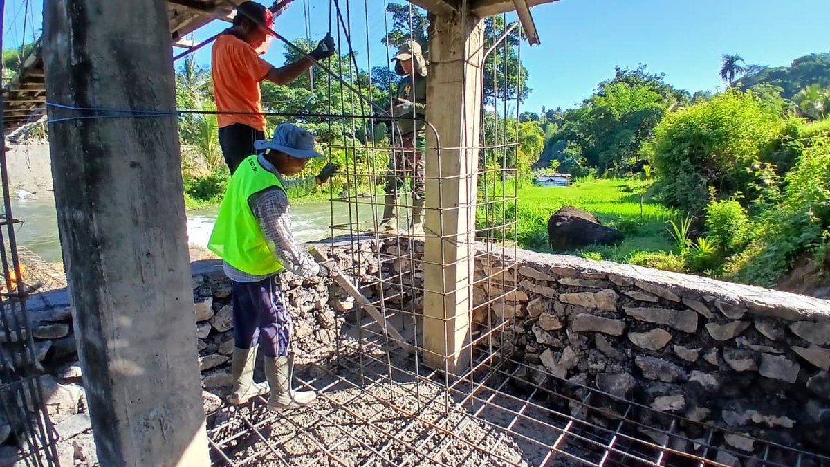 Kodam9Udayana's tweet image. Progres Jembatan Perintis Garuda di Seririt Tembus 10,5 Persen, Struktur Awal Kian Terbentuk

#JembatanGaruda #Kodim1609Buleleng #TNIManunggal #PembangunanDesa #InfrastrukturIndonesia