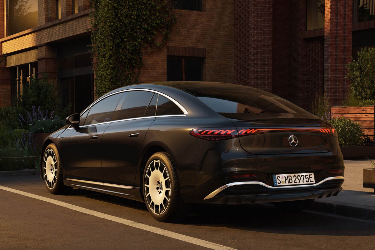 Mercedes-Benz Life tweet media