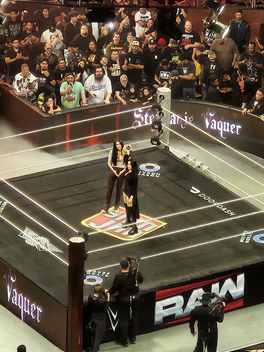 ImJPV_'s tweet photo. Photo/Video dump from #WWERAW  Absolutely loved it https://t.co/eRVGOQJaMw